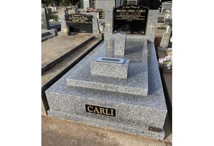 CARLI-Ogee hs-square pillars-straight fkerb-name plate-flowertrough and tall box vase