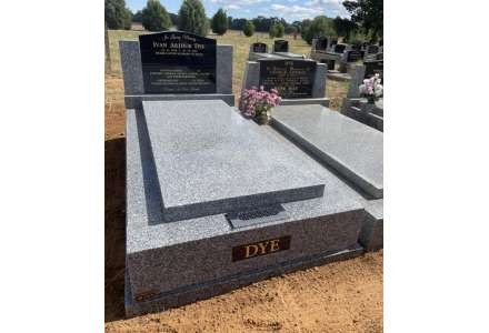 DYE-Patho-Square pillars Ogee HS surname panel Kelly style