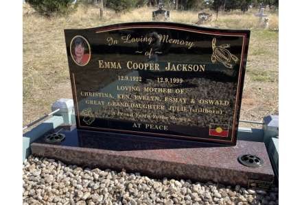 JACKSON-G20 Black - ogee headstone with gold and painted highlights - 1140 base