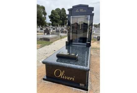 OLIVERI-Echuca-Emerald Pearl cover slab