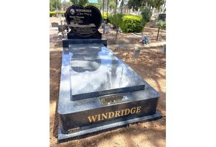 WINDRIDGE-Echuca-Shanxi Black headstone-Heart style-2x cored vases-1 flower trough